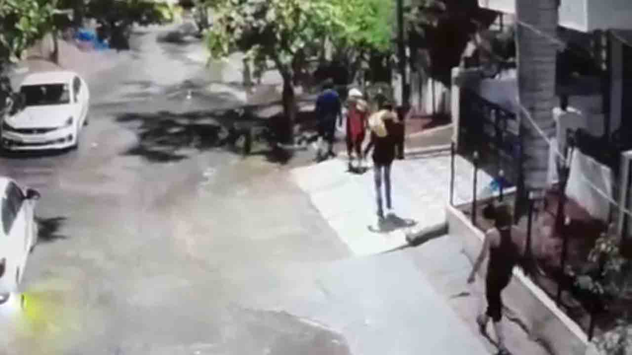 హయత్‌నగర్‌లో చెడ్డీ గ్యాంగ్‌ కలకలం..  4 ఇండ్లలో చోరీ