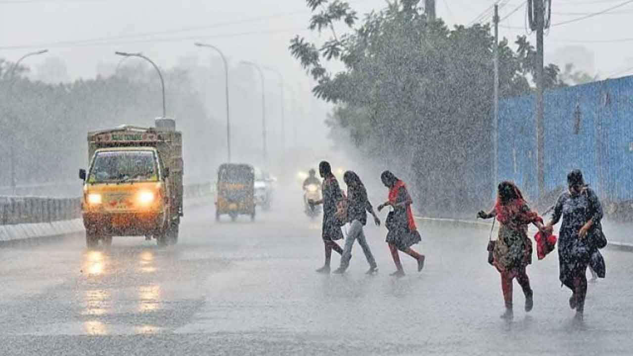రాగల ఐదు రోజుల్లో తెలుగు రాష్ట్రాల్లో విస్తారంగా వర్షాలు