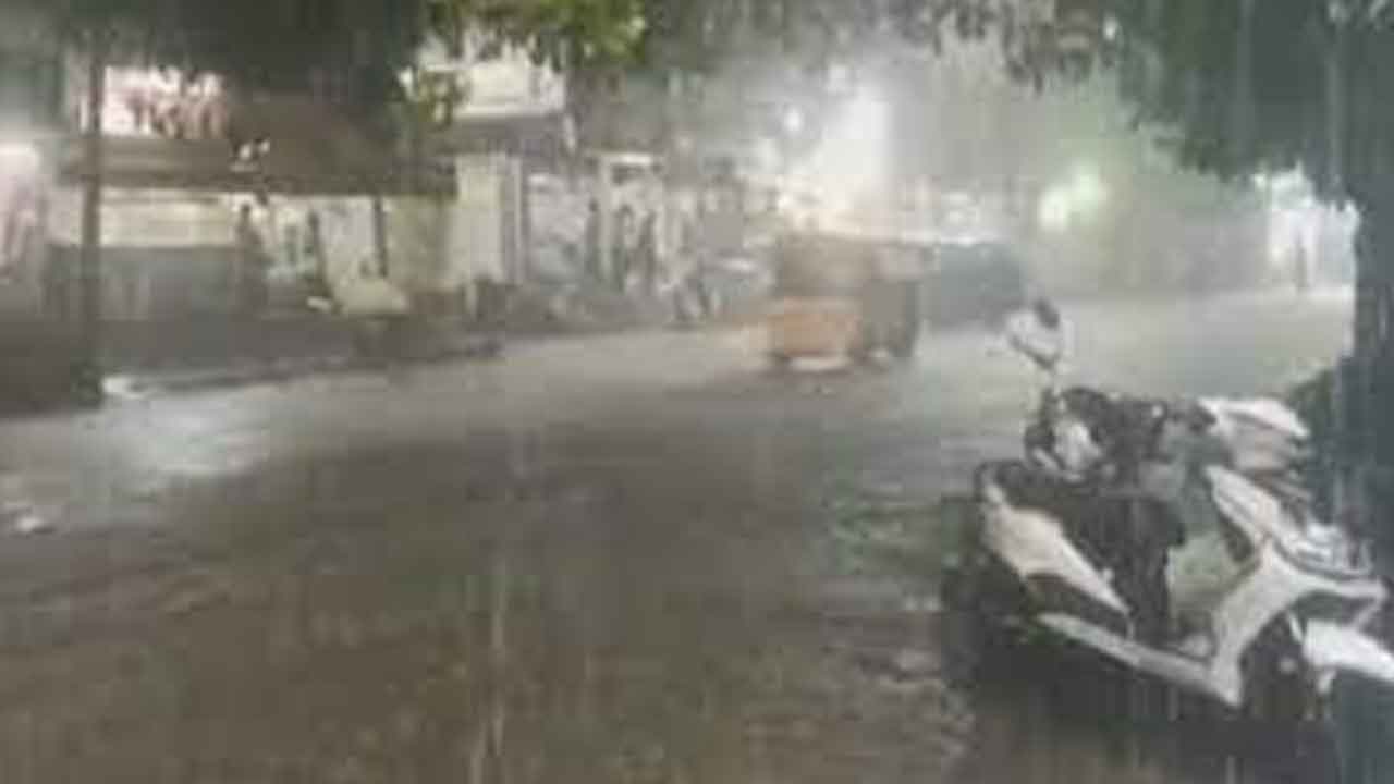 నేడు కూడా తెలుగు రాష్ట్రాల్లో భారీ వర్షాలకు అవకాశం!