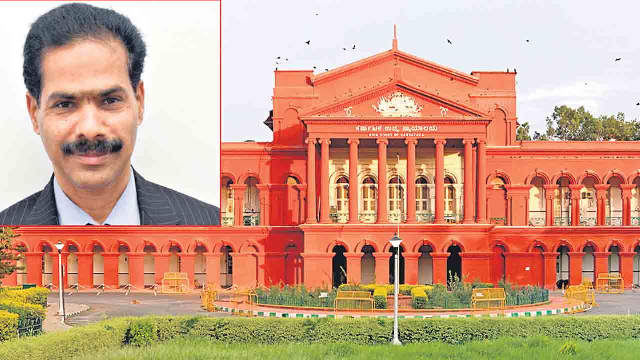 బదిలీ చేస్తామని బెదిరిస్తున్నారు