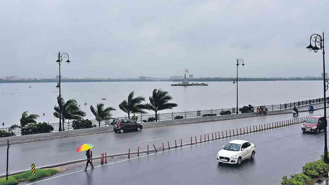 హైదరాబాద్లో మరో మూడు రోజులు భారీ వర్షాలు..!