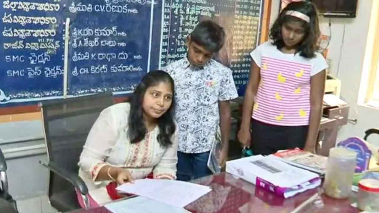 పటమట ప్రభుత్వ స్కూళ్లో ఐఏఎస్‌ పిల్లలకు అడ్మిషన్స్‌