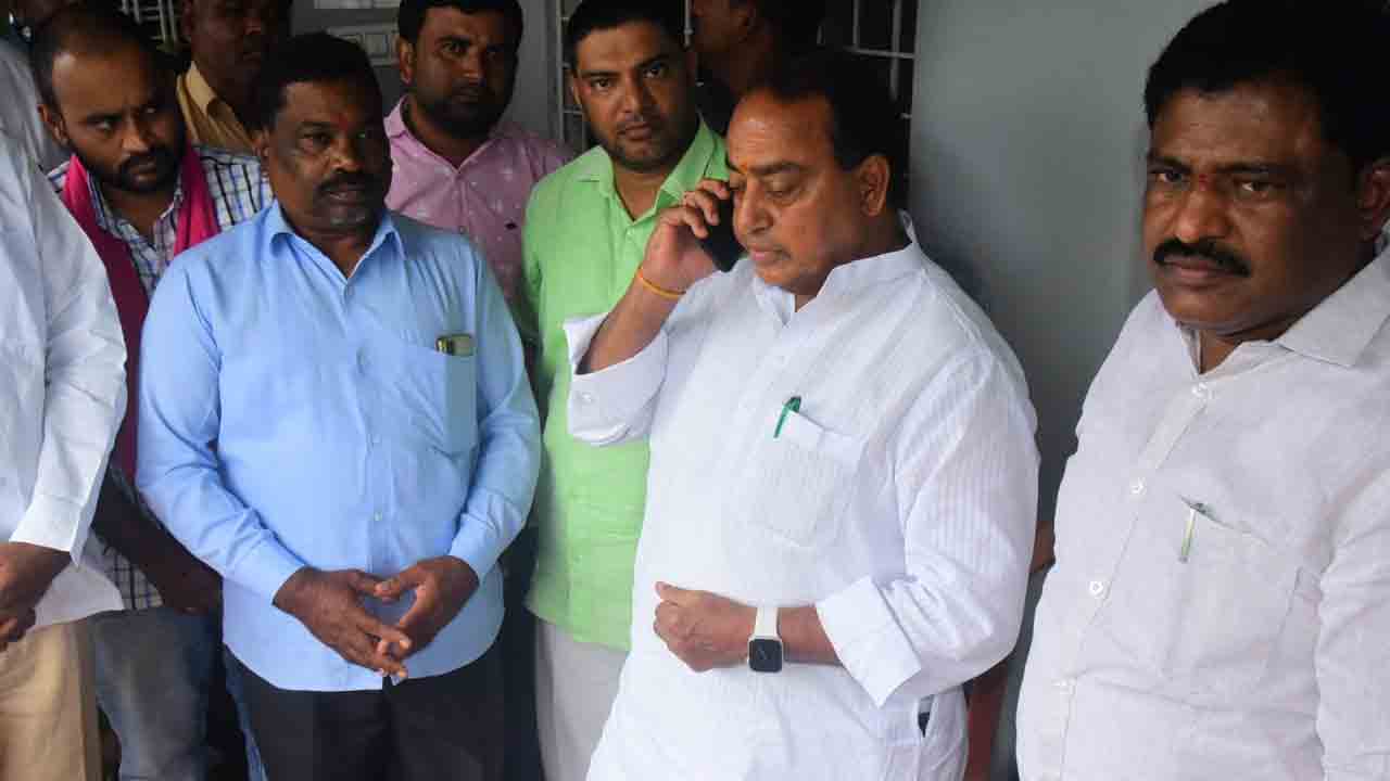 ఉమ్మ‌డి ఆదిలాబాద్ జిల్లాలో వ‌ర్షాలు, వ‌ర‌ద‌ల‌పై సీఎం కేసీఆర్ ఆరా