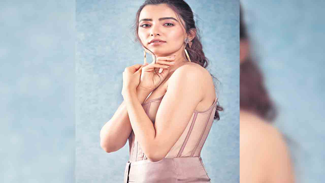 అందమే ఆమె ‘స్పార్క్‌’