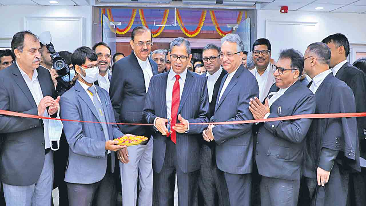 సుప్రీంకోర్టులో యుటిలిటీ లాంజ్‌ను ప్రారంభించిన సీజేఐ