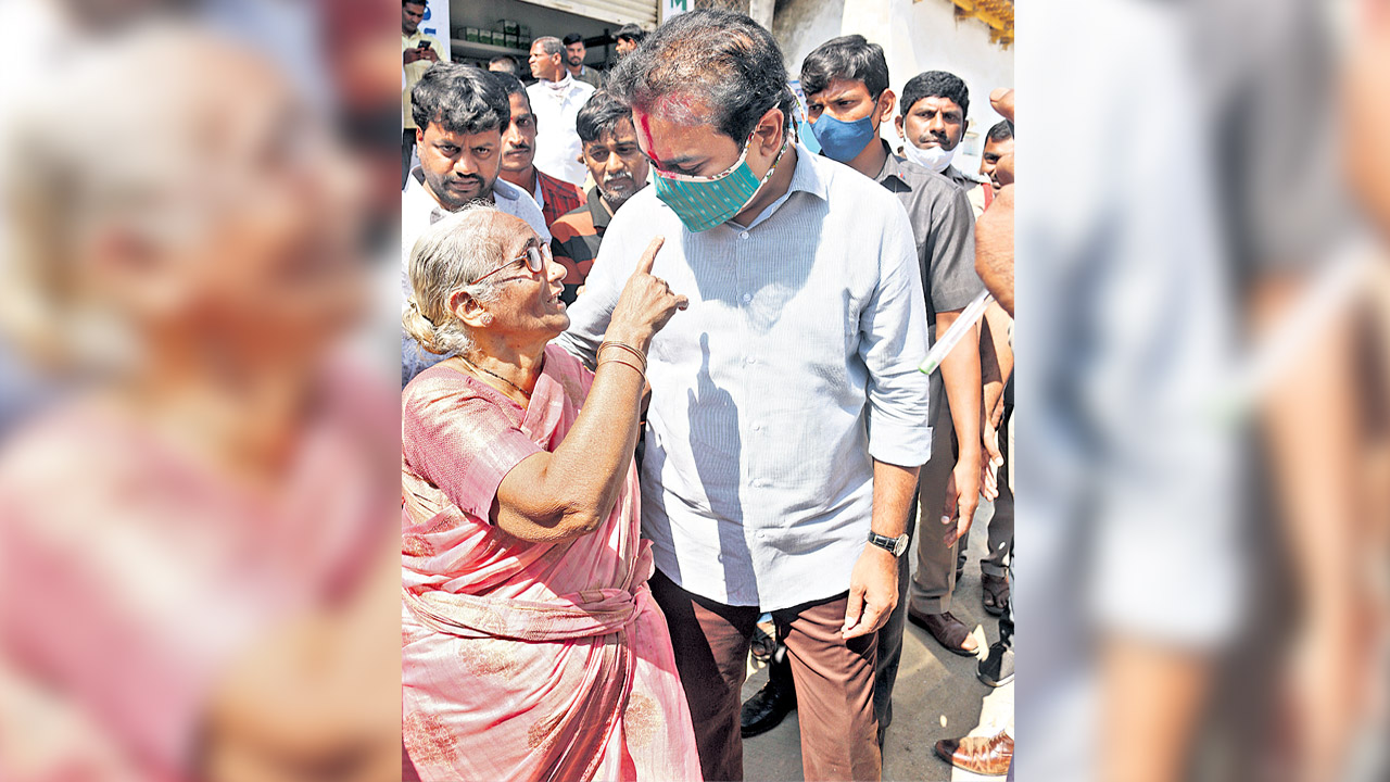 యువనేత.. పేదల పెన్నిధి