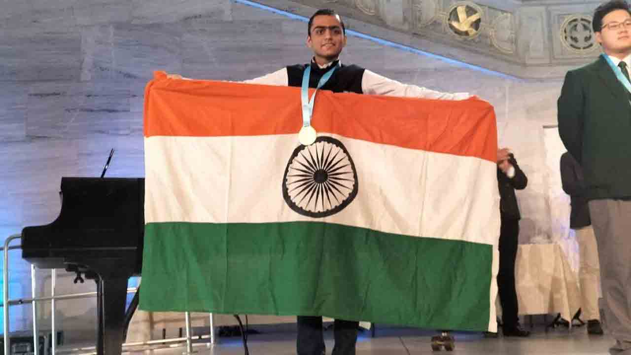 మ్యాథ్స్‌ ఒలింపియాడ్‌లో మూడు గోల్డ్‌మెడల్స్‌