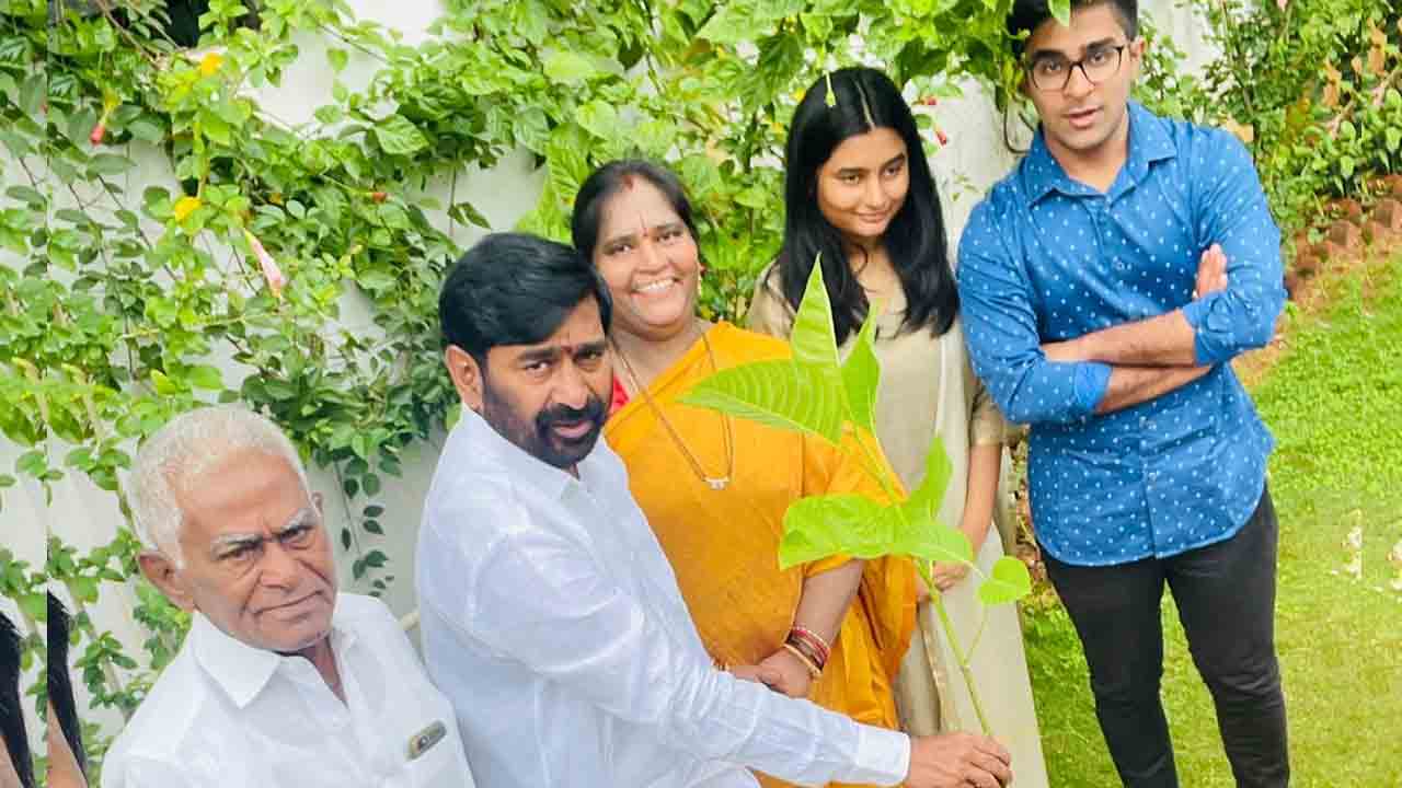 పుట్టినరోజు సందర్భంగా మొక్కలు నాటిన మంత్రి జగదీశ్ రెడ్డి