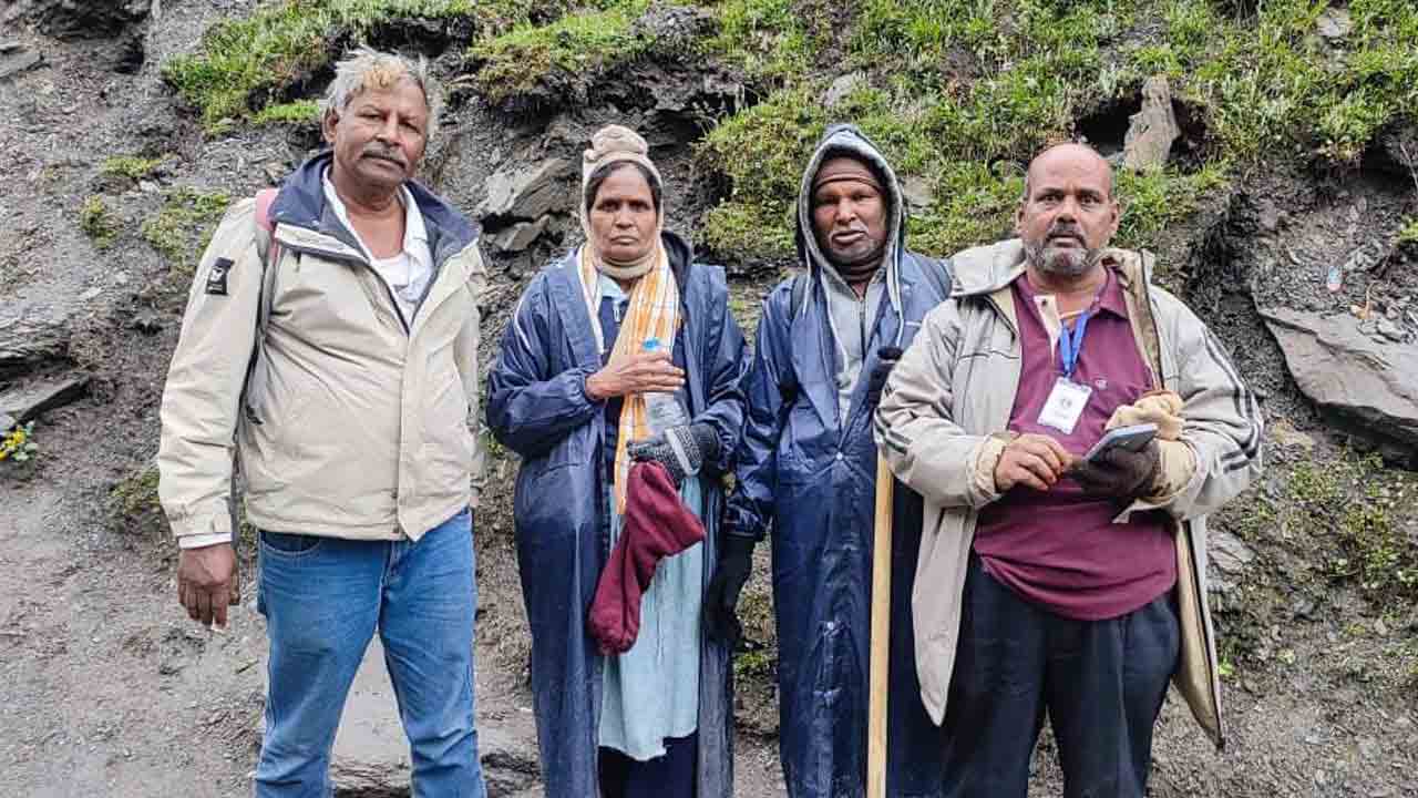 అమర్‌నాథ్‌ యాత్రకు వెళ్లి చిక్కుకుపోయిన జనగామ, జగిత్యాల జిల్లా వాసులు..