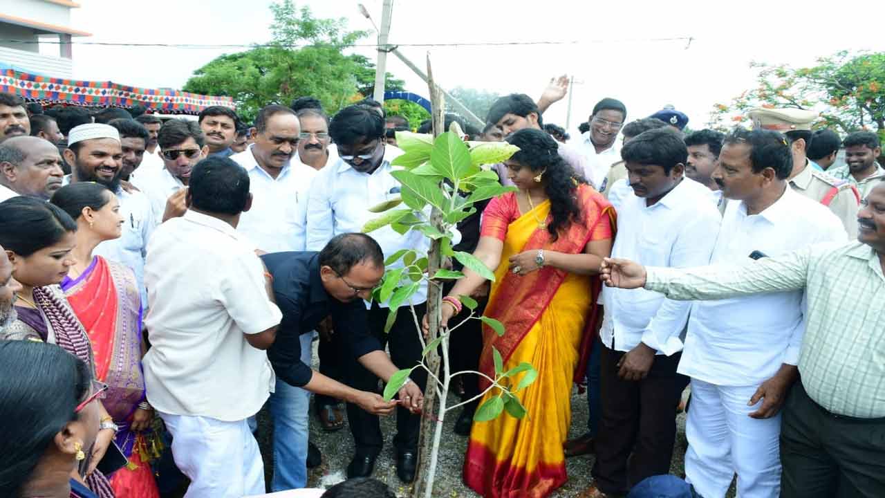 ‘మన బడి’తో మహర్దశ