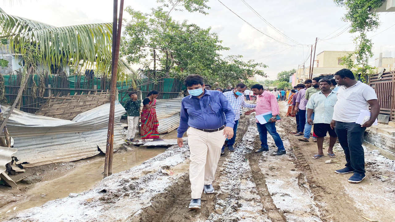 వరద బాధితులకు