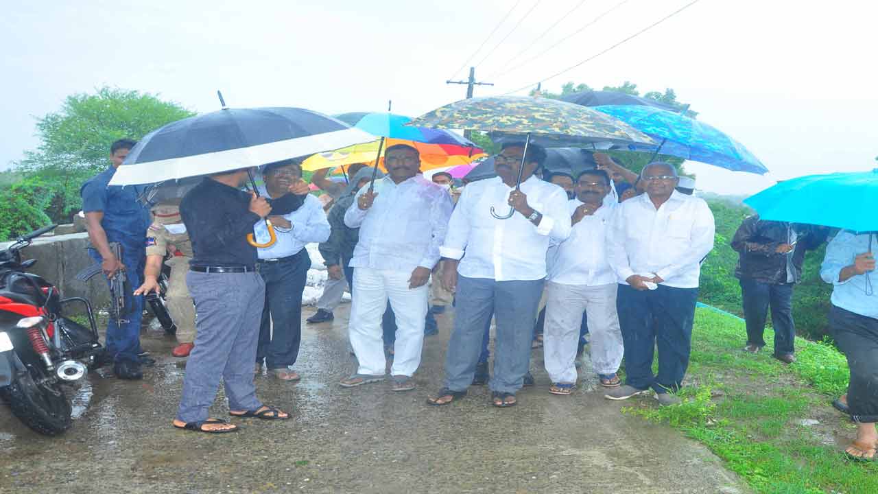 ముంపు బాధితులూ.. ధైర్యంగా ఉండండి..