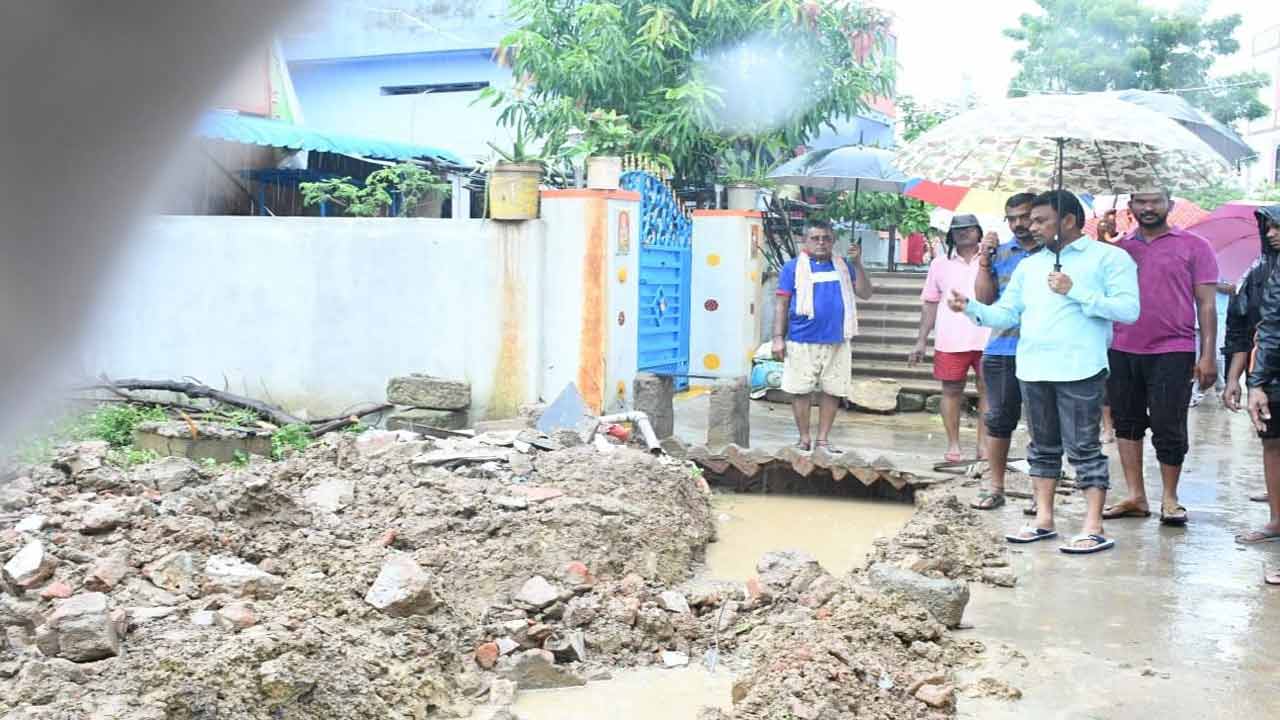 ముంపు బాధితులను ఆదుకుంటాం: ప్రభుత్వ విప్‌