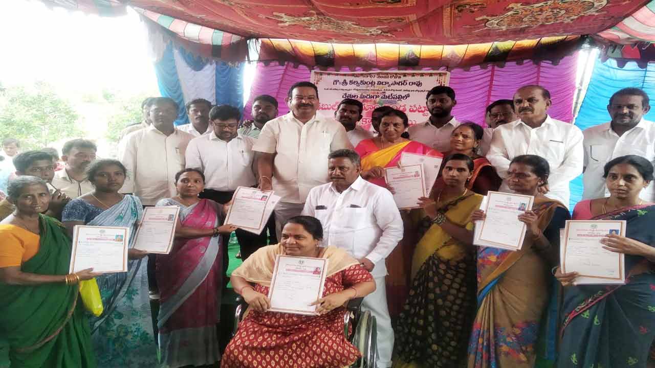 డబుల్‌ బెడ్రూం ఇండ్లతో ఆత్మగౌరవం