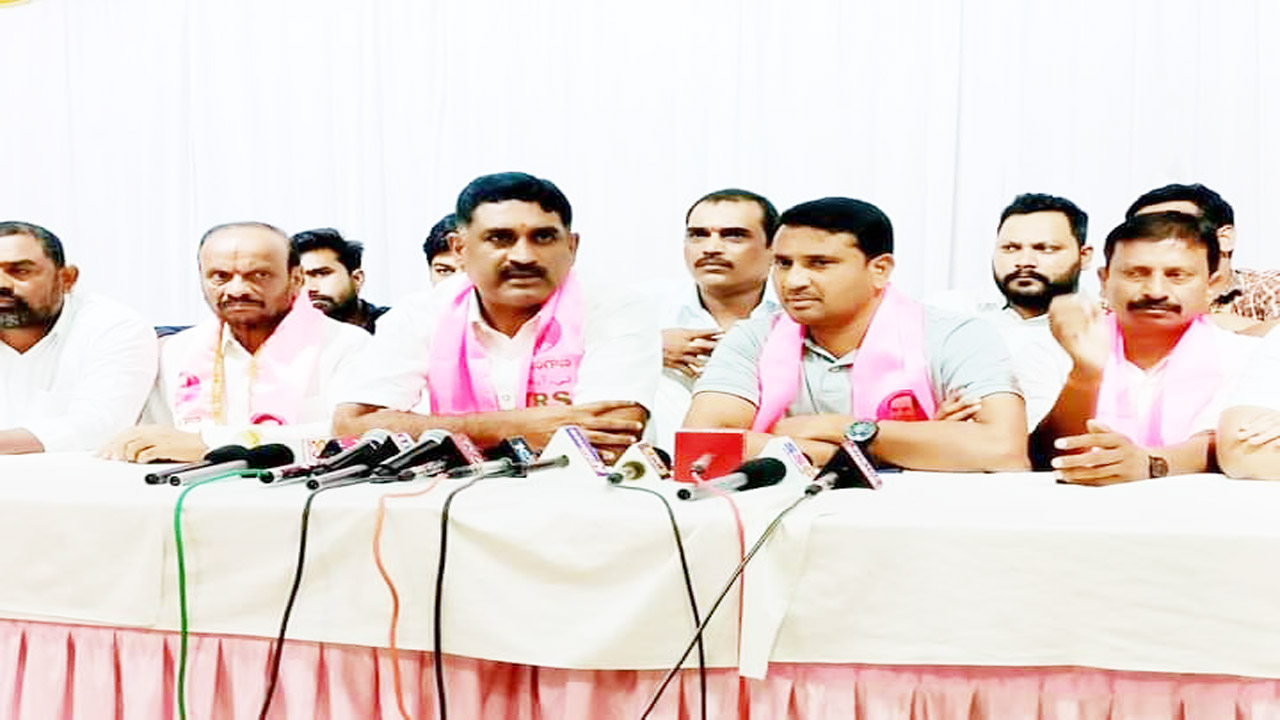 ఓటమి భయంతోనే ఈటల ప్రకటన