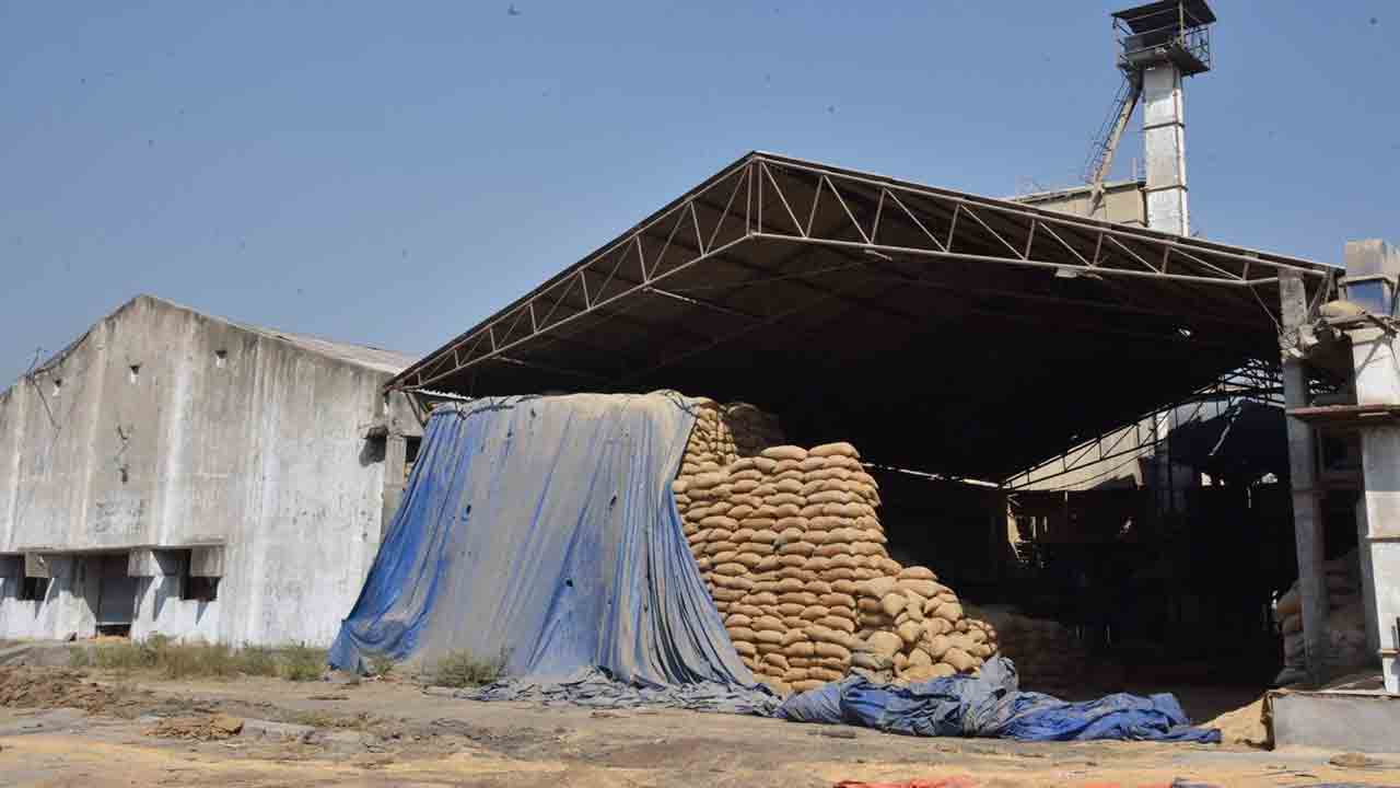 మిల్లర్లపై కేంద్రం కత్తి