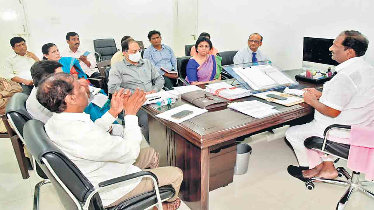 పేదరిక నిర్మూలనకే మైనార్టీలకు సబ్సిడీ రుణాలు