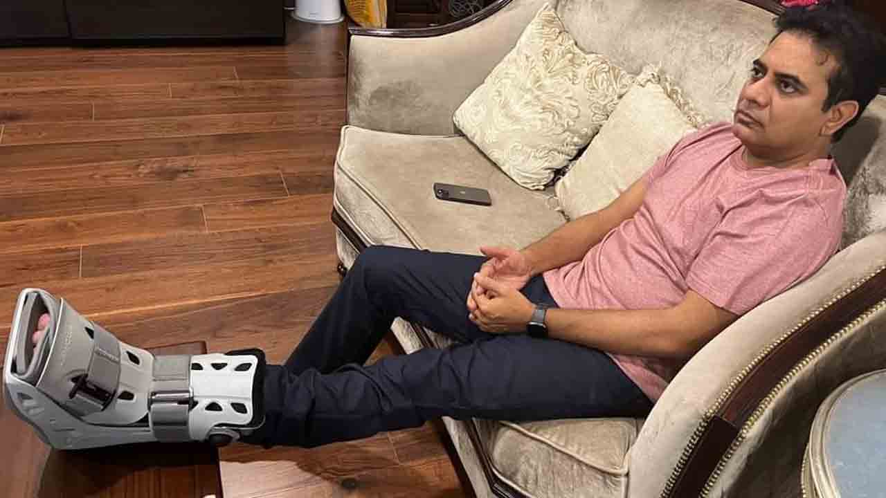 కేటీఆర్‌ కాలికి స్వల్ప గాయం