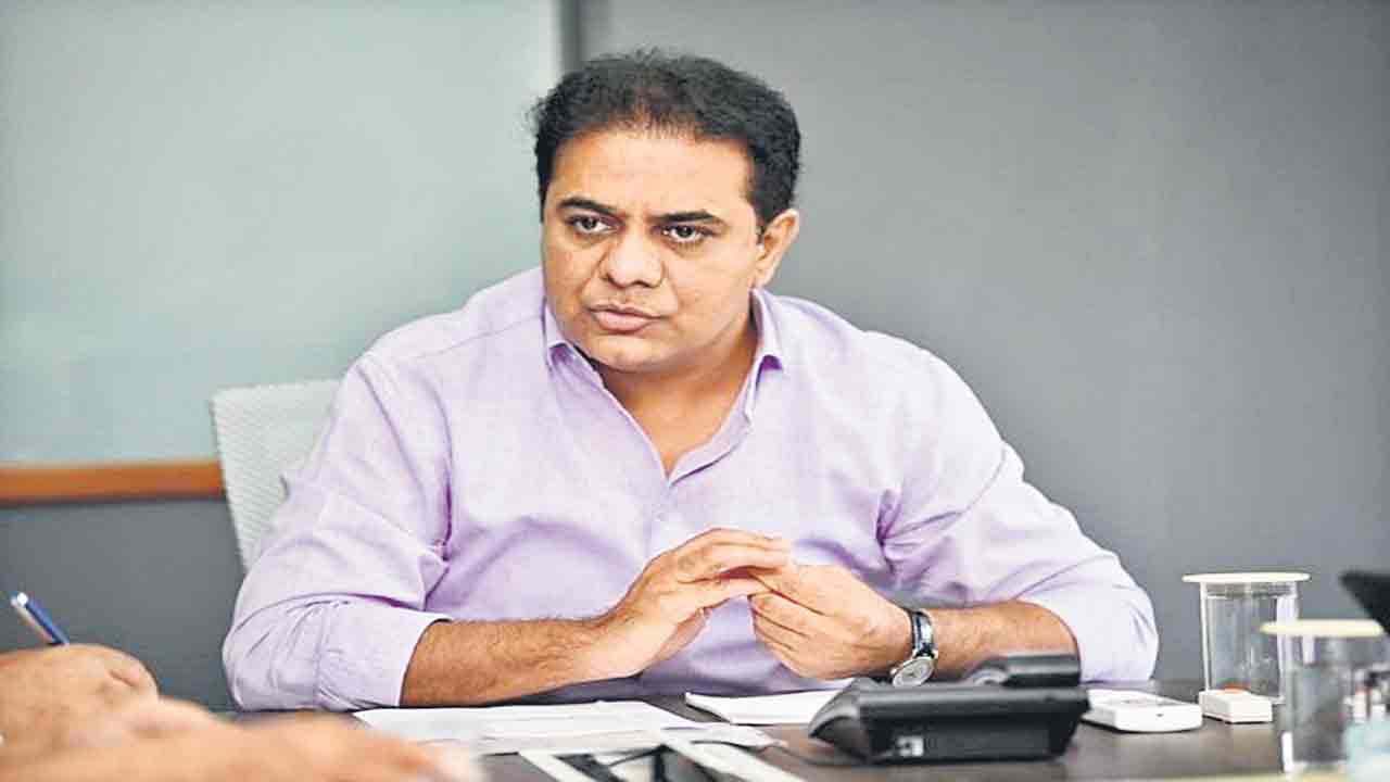 బెల్లంపల్లి మున్సిపల్‌ కమిషనర్‌పై కేటీఆర్‌ ఆగ్రహం