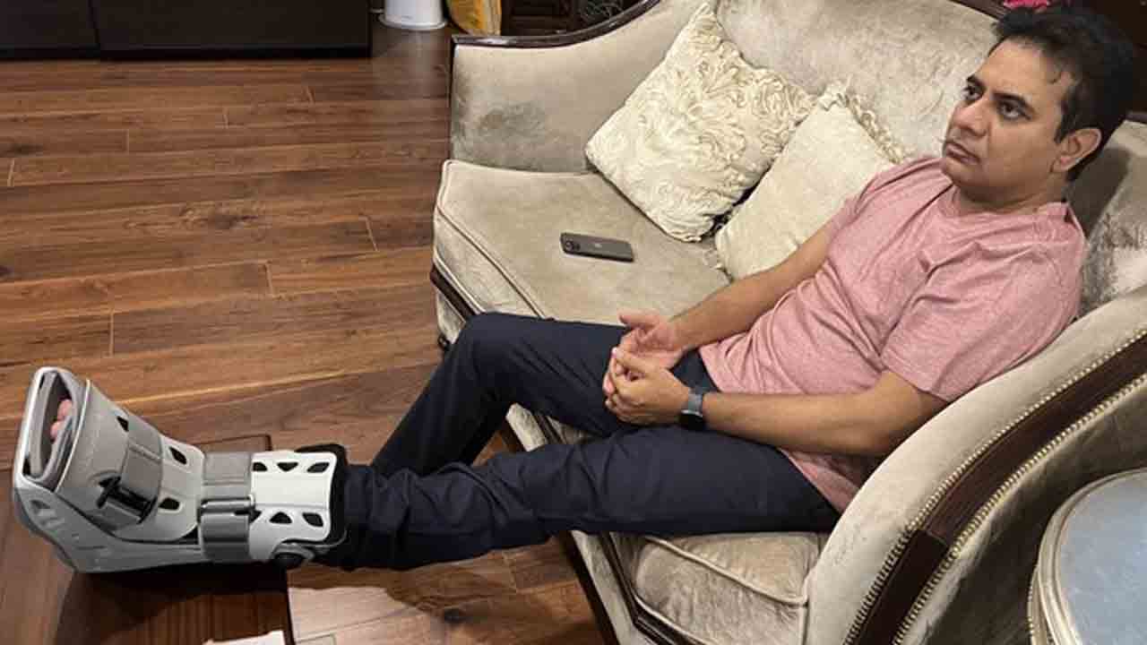 మంత్రి కేటీఆర్ ఎడ‌మ కాలికి గాయం..