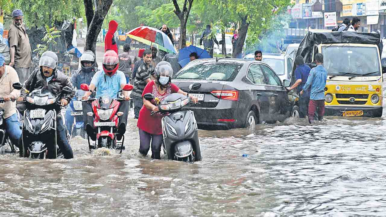 దంచికొట్టిన వాన.. నేడు, రేపు భారీ వర్షాలు