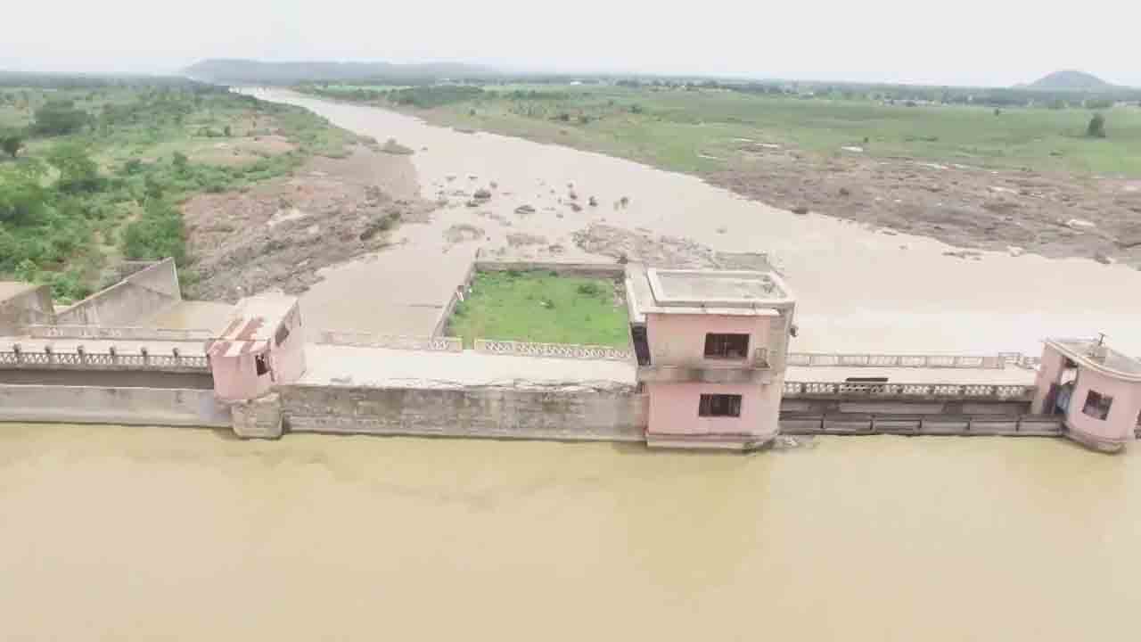 కడెం ప్రాజెక్టుకు పోటెత్తిన వరద