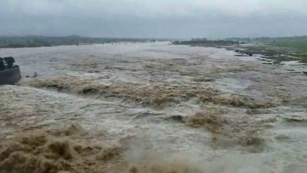 తప్పిన ముప్పు.. కడెం ప్రాజెక్టుకు తగ్గిన వరద ఉధృతి