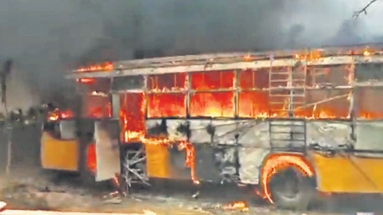 విద్యార్థిని ఆత్మహత్యపై రగిలిన తమిళనాడు