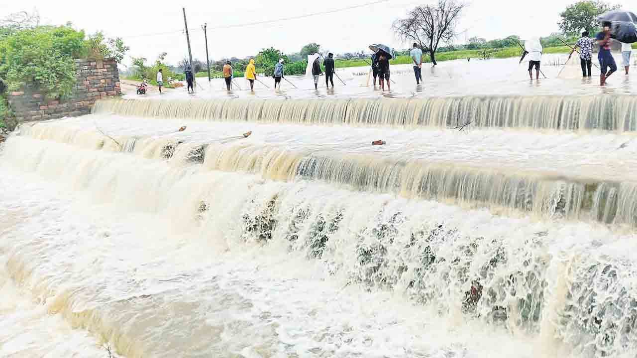 వదలని వాన