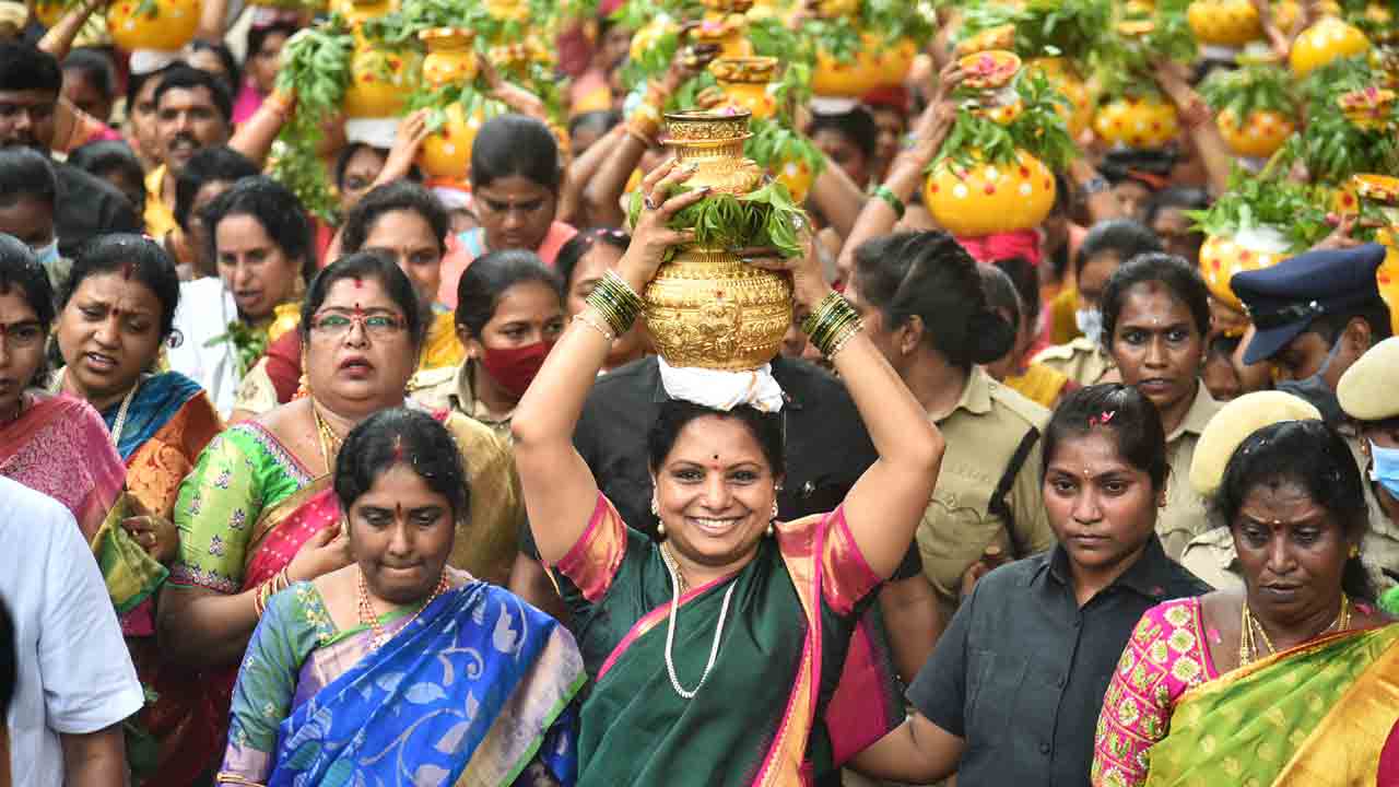 చల్లని తల్లికి బంగారు బోనం