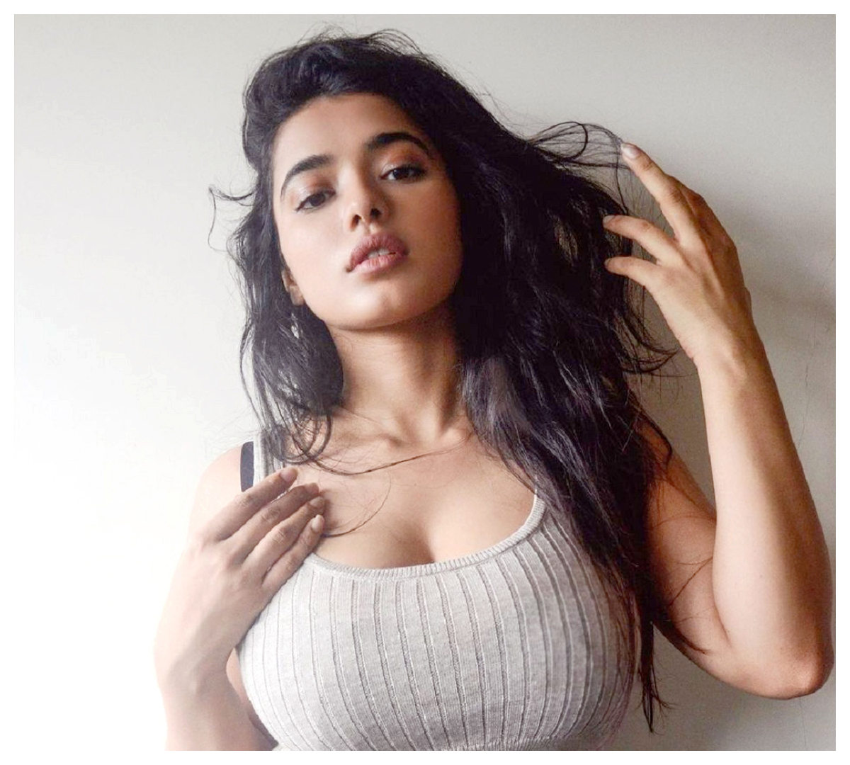 Ketika Sharma | మ‌త్తెక్కించే చూపుల‌తో కైపెక్కిస్తున్న కేతిక శ‌ర్మ‌..