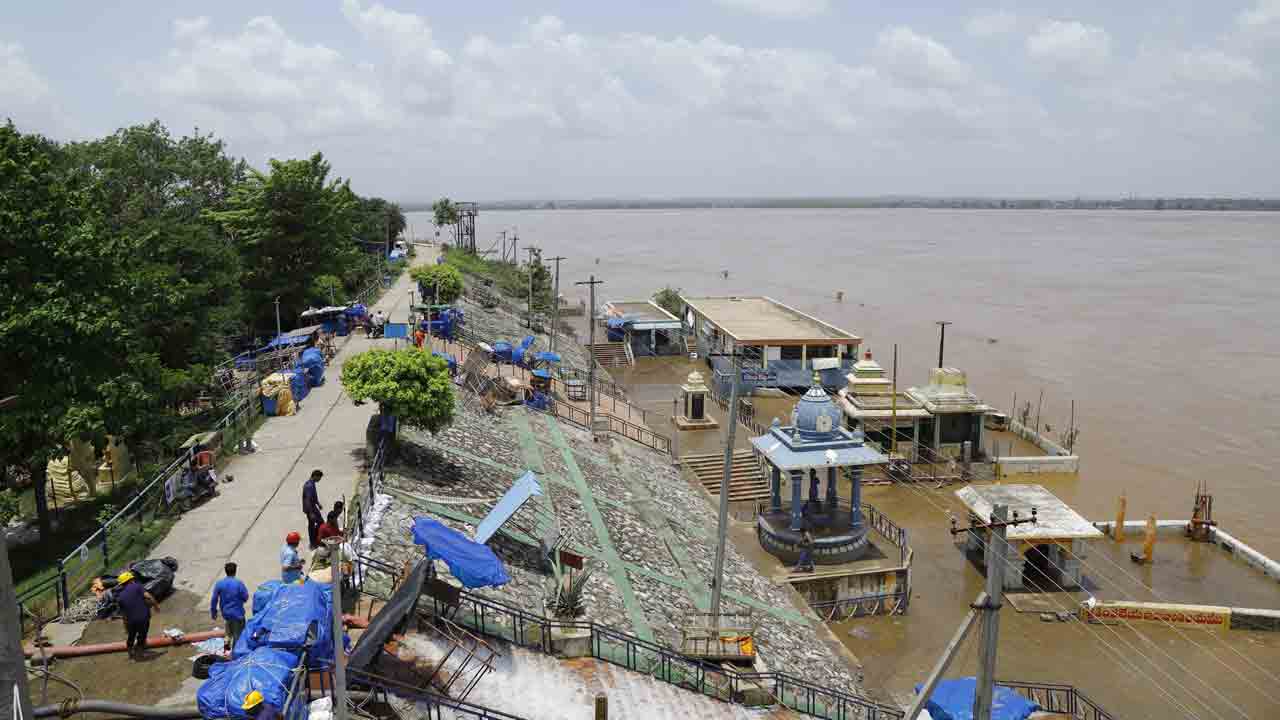 గోదావరి తగ్గుముఖం