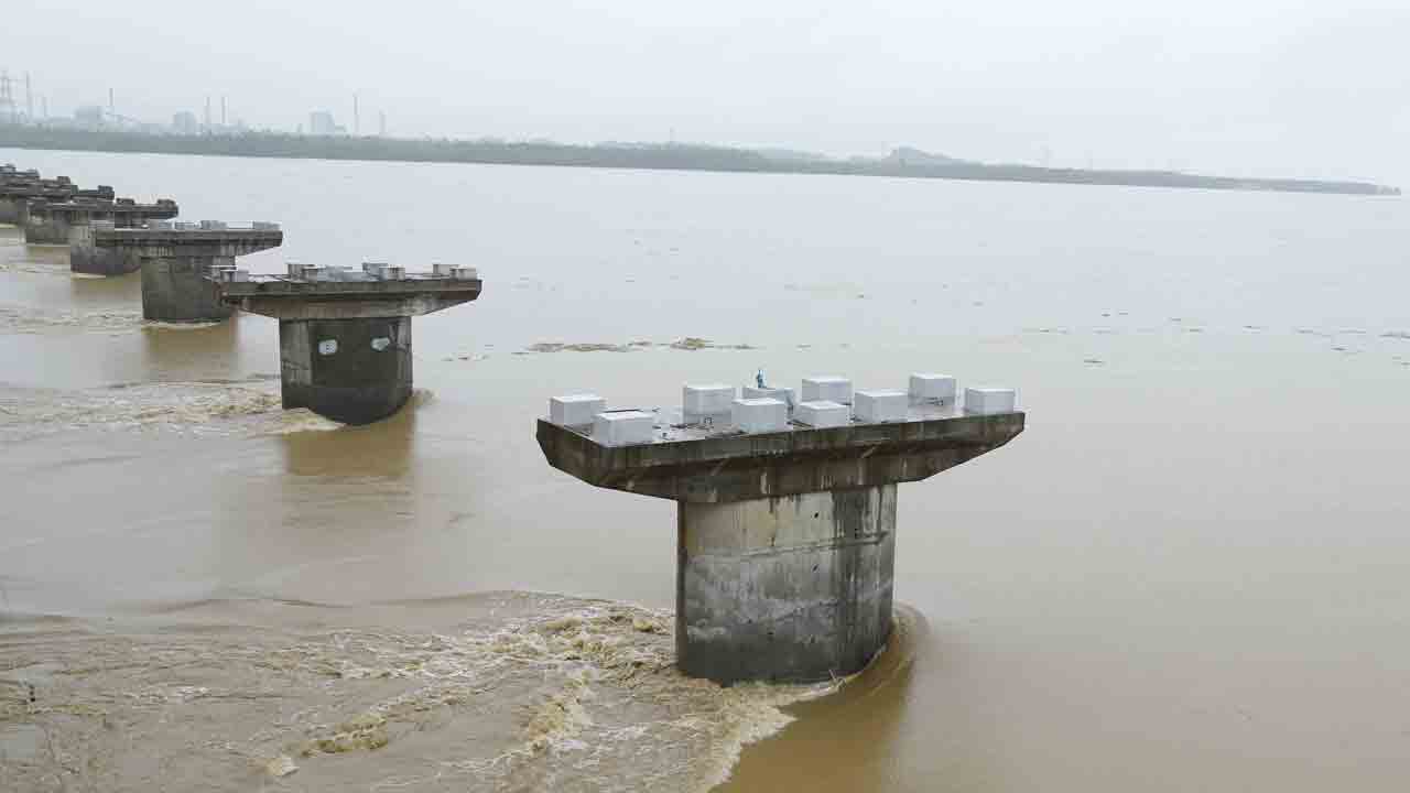 గోదావరి తగ్గుముఖం