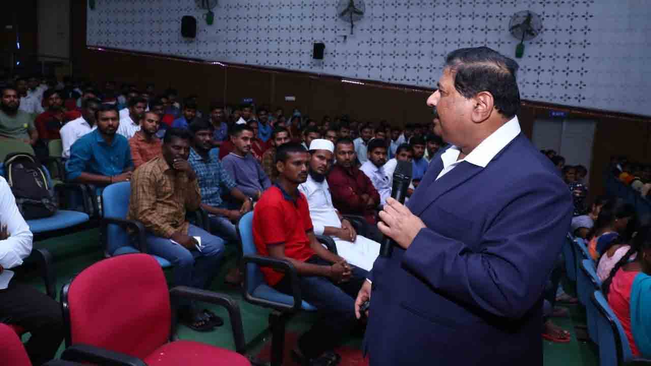 ఇష్టంతో చదివితే.. ఉద్యోగం సులభమే..