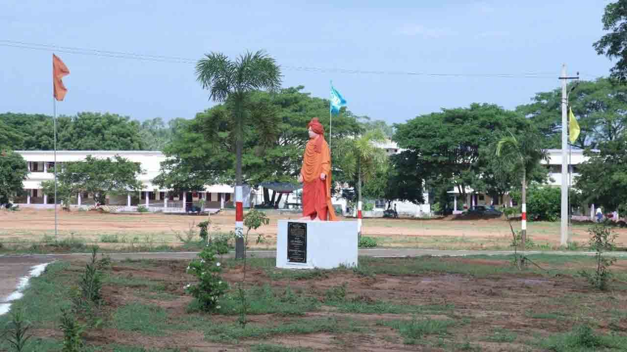 చదువుల నిలయం… కొలువులకు సోపానం