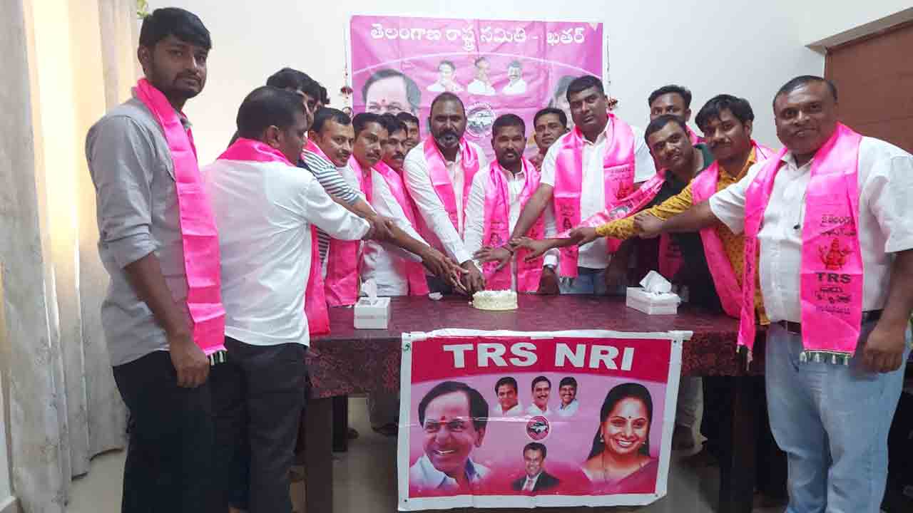 TRS ఖతర్ ఆధ్వర్యంలో ఘనంగా కేటీఆర్ జన్మదిన వేడుకలు