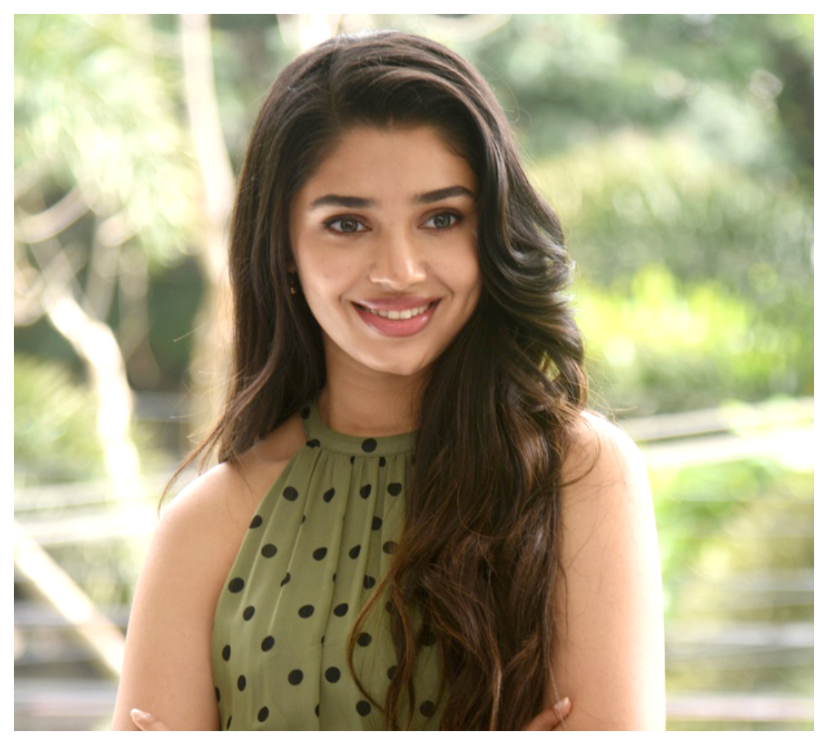 Krithi Shetty | చిరున‌వ్వుతో మాయ చేస్తున్న కృతి శెట్టి..