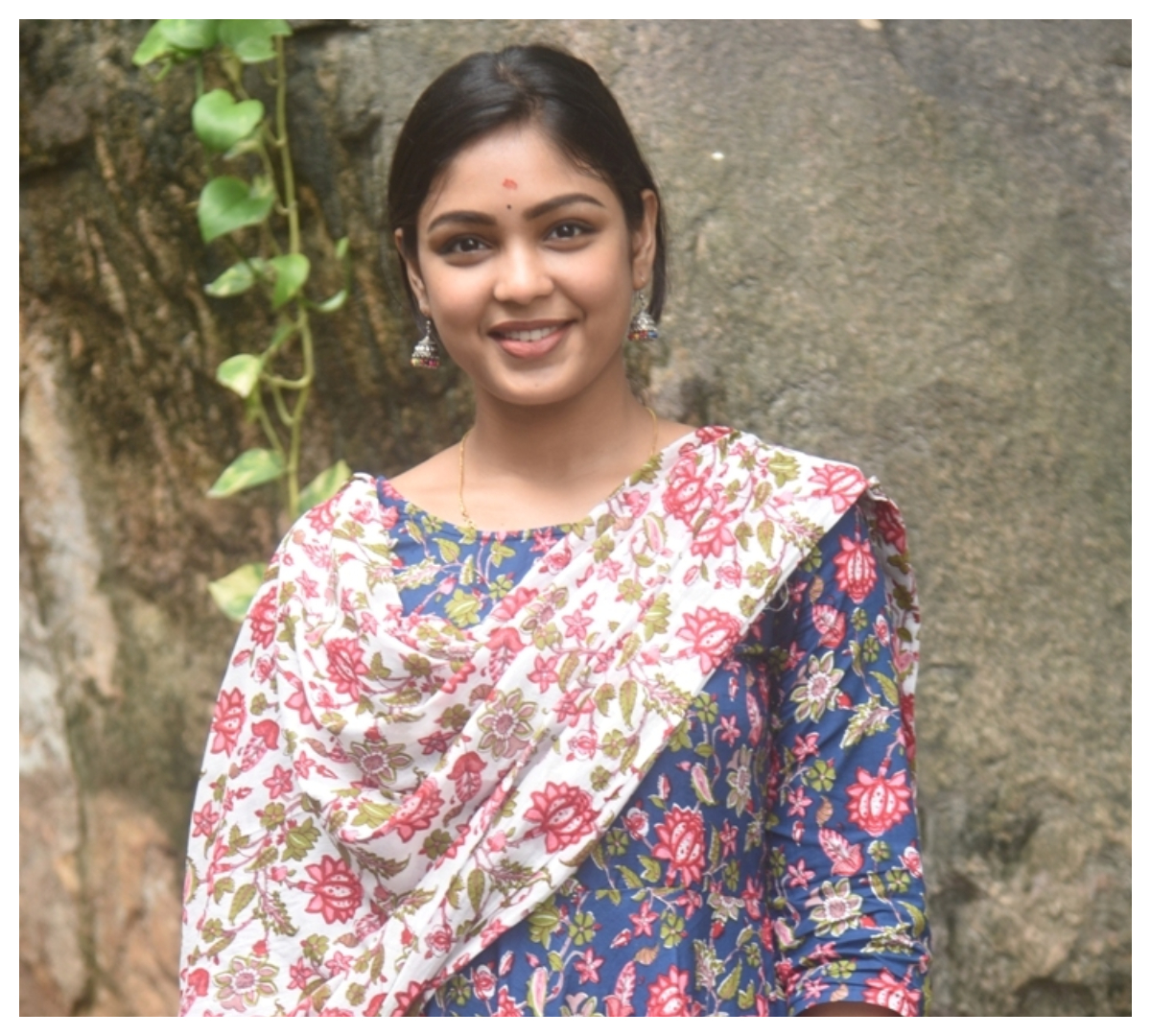 Lavanya | చిరున‌వ్వుతో ఆక‌ట్టుకుంటున్న లావ‌ణ్య‌..