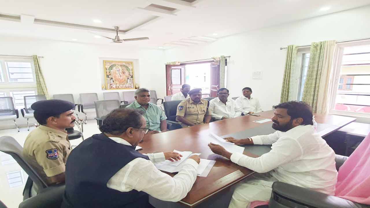 వరద బాధితులను ఆదుకుంటాం