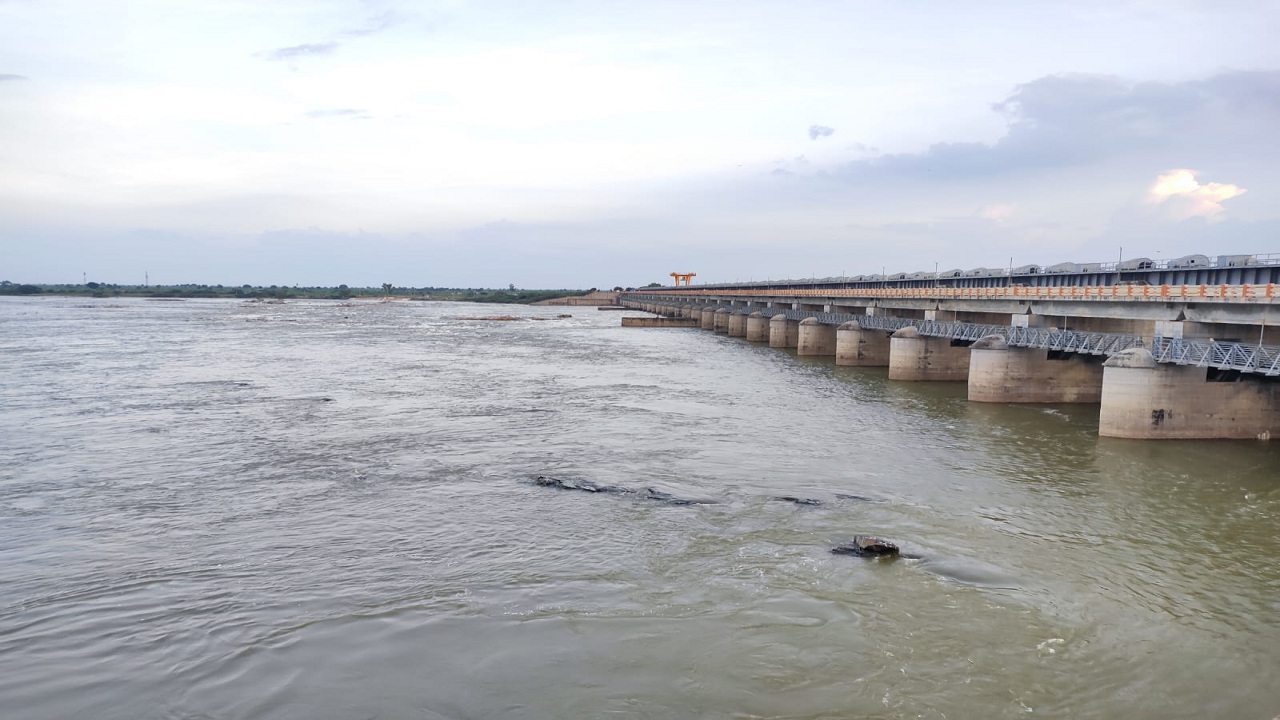 టీబీ డ్యాం 20గేట్లు ఎత్తివేత