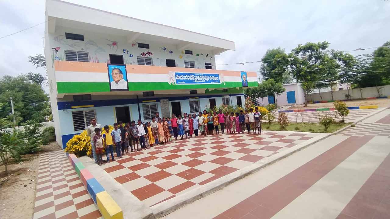 కార్పొరేట్‌ తరహలో.. సర్కారు బడి