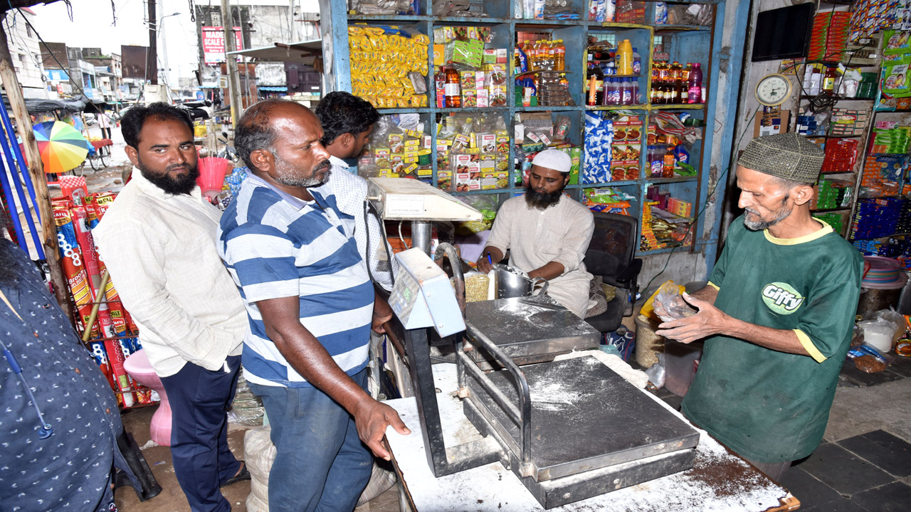 చిరుద్యోగులపై జీఎస్టీ పోటు