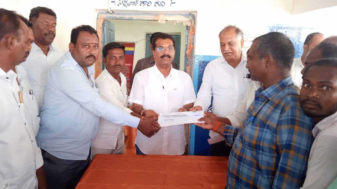 రైతుబీమాతో కుటుంబాలకు భరోసా