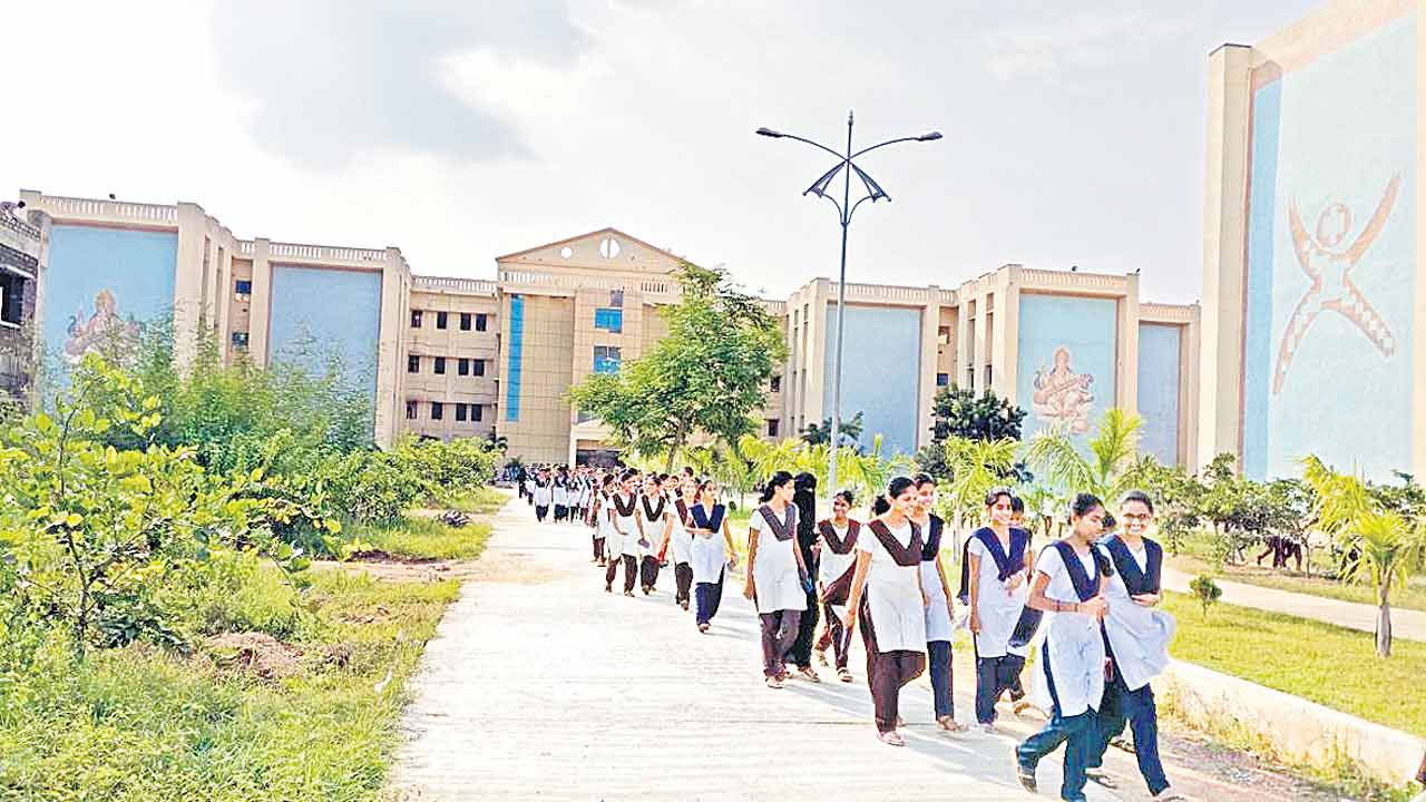 ట్రిపుల్‌ ఐటీ పిలుస్తోంది