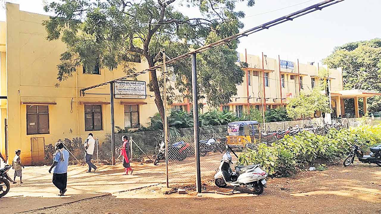 ఊపిరి పోస్తున్నారు..