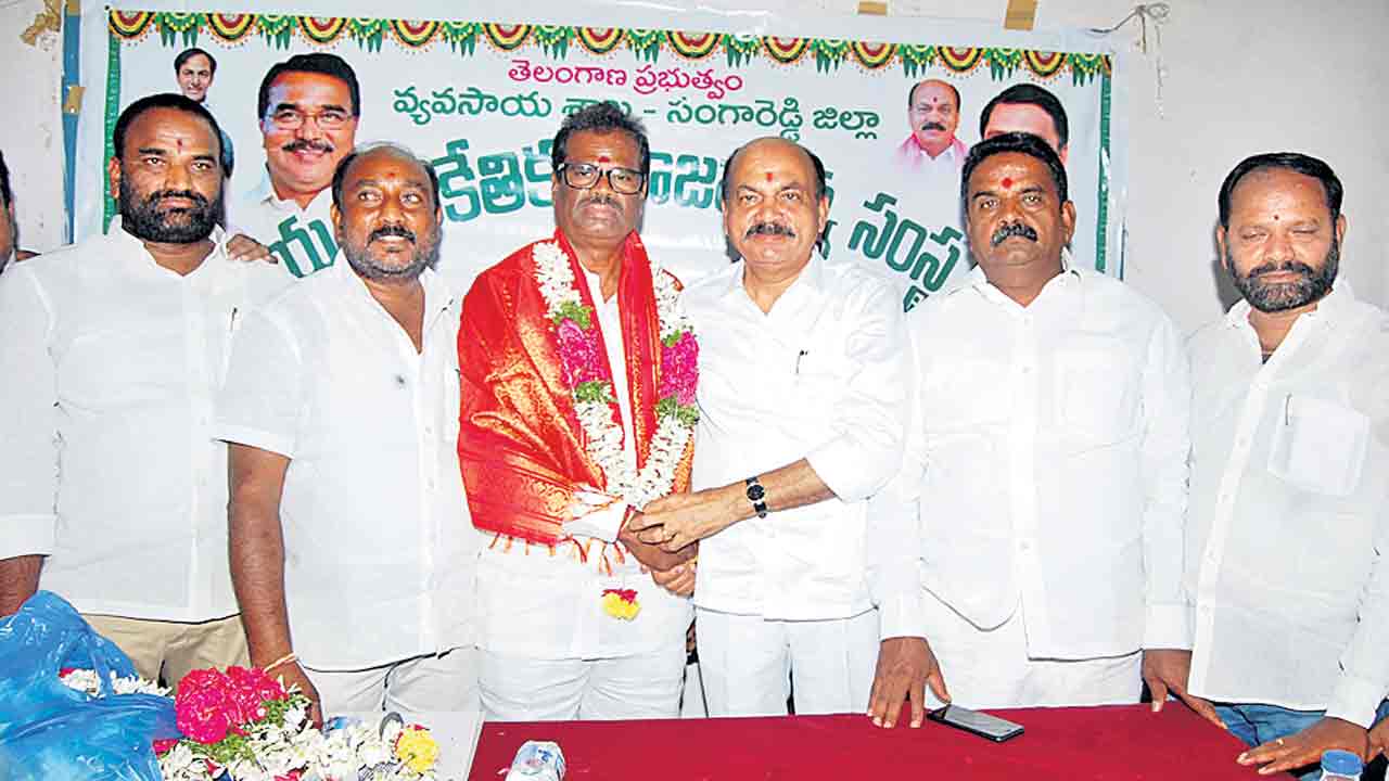 సాగుకు సాంకేతిక సలహాలు ఇవ్వాలి