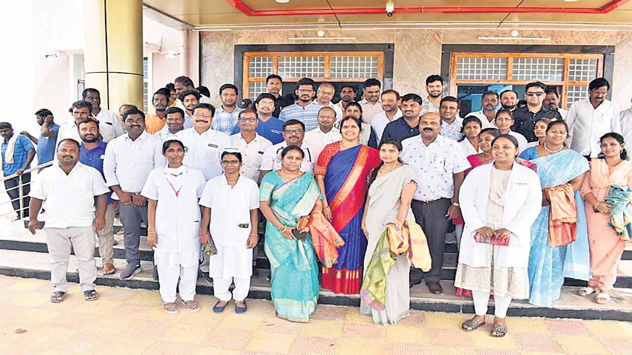 వైద్యులు ప్రత్యక్ష దైవాలు