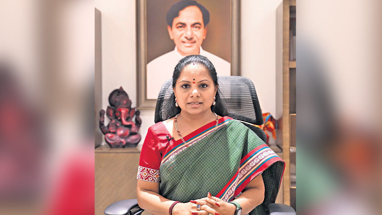 బీజేపీ నేతలపై ఎమ్మెల్సీ కవిత పరువు నష్టం దావా