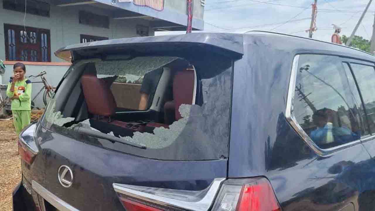 మేం ఇప్పుడు గుర్తొచ్చామా..? ఎంపీ అర‌వింద్ కారుపై రాళ్ల దాడి