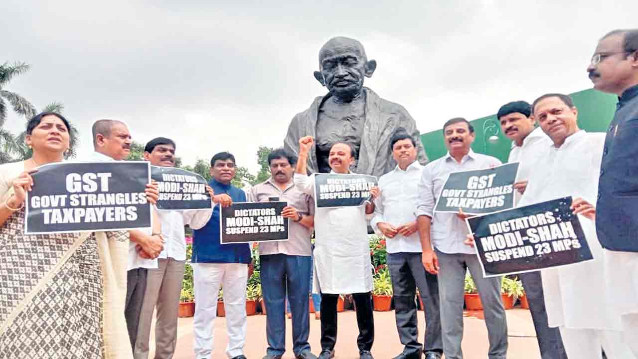 ఎంపీలపై సస్పెన్షన్ ఎత్తివేయాలి